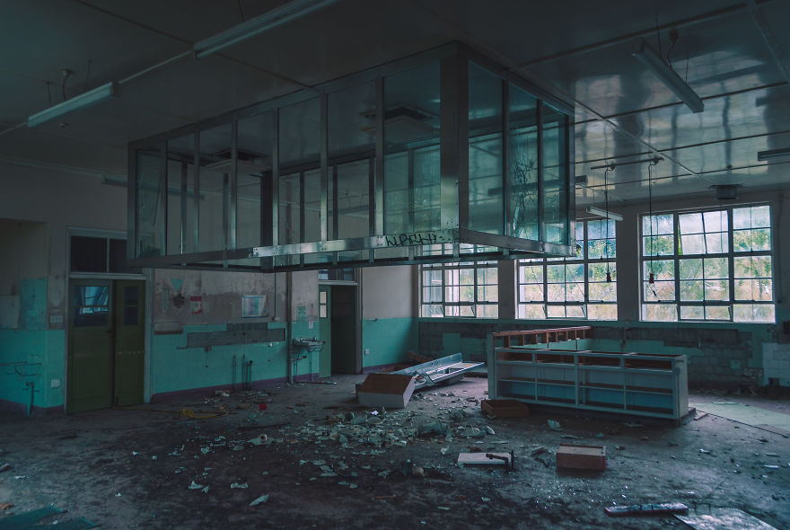 I Spent My Week Photographing My Nightmares Of An Abandoned Hospital