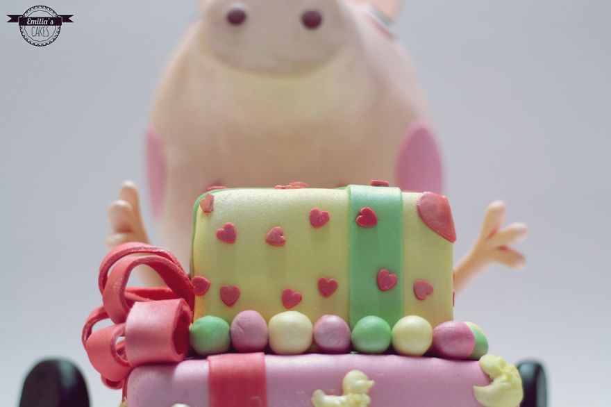 It Took Us Two Days To Make This 3d Peppa Pig Cake!