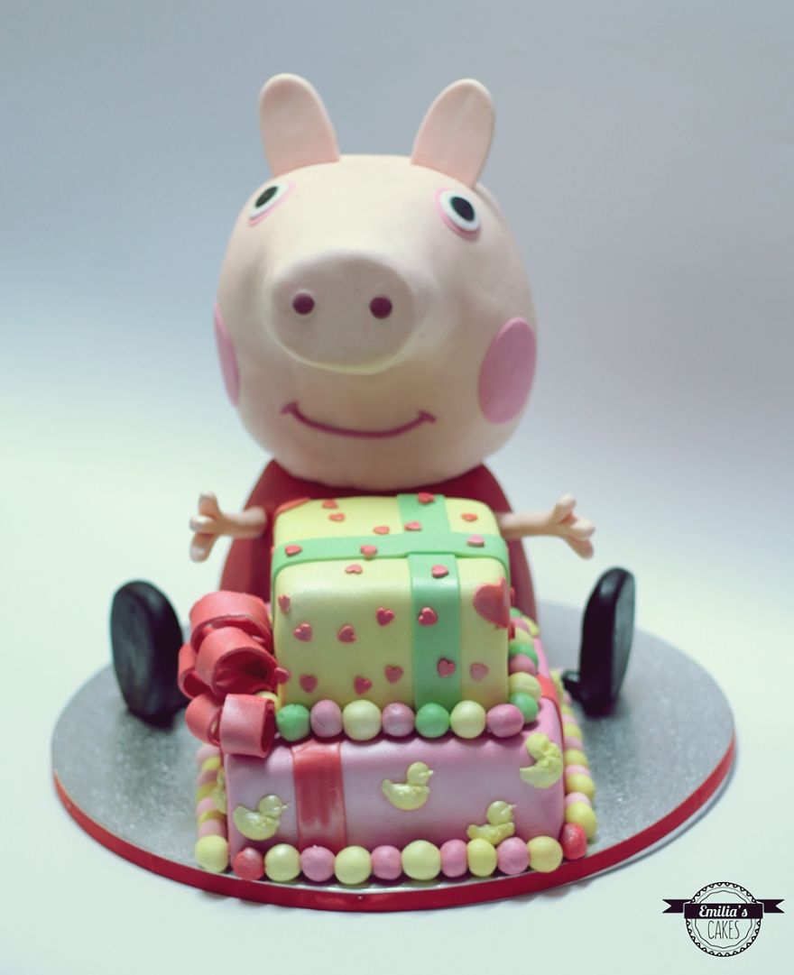 It Took Us Two Days To Make This 3d Peppa Pig Cake!