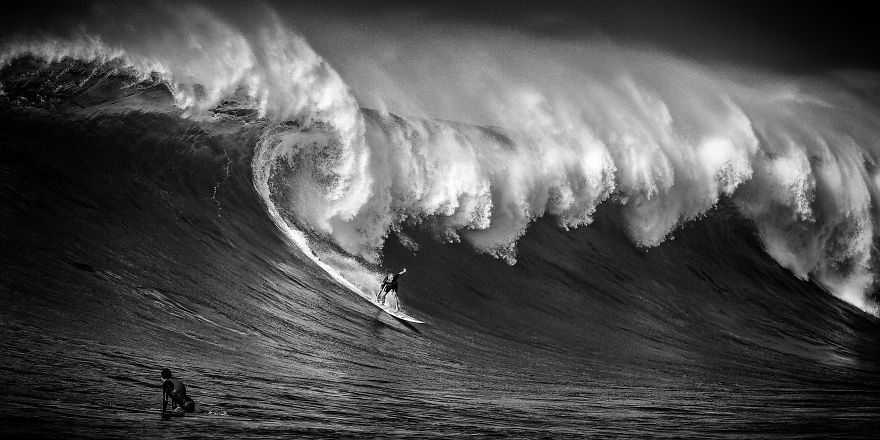 I've Spent A Month In Hawaii Photographing Stunning Waves And Surfers