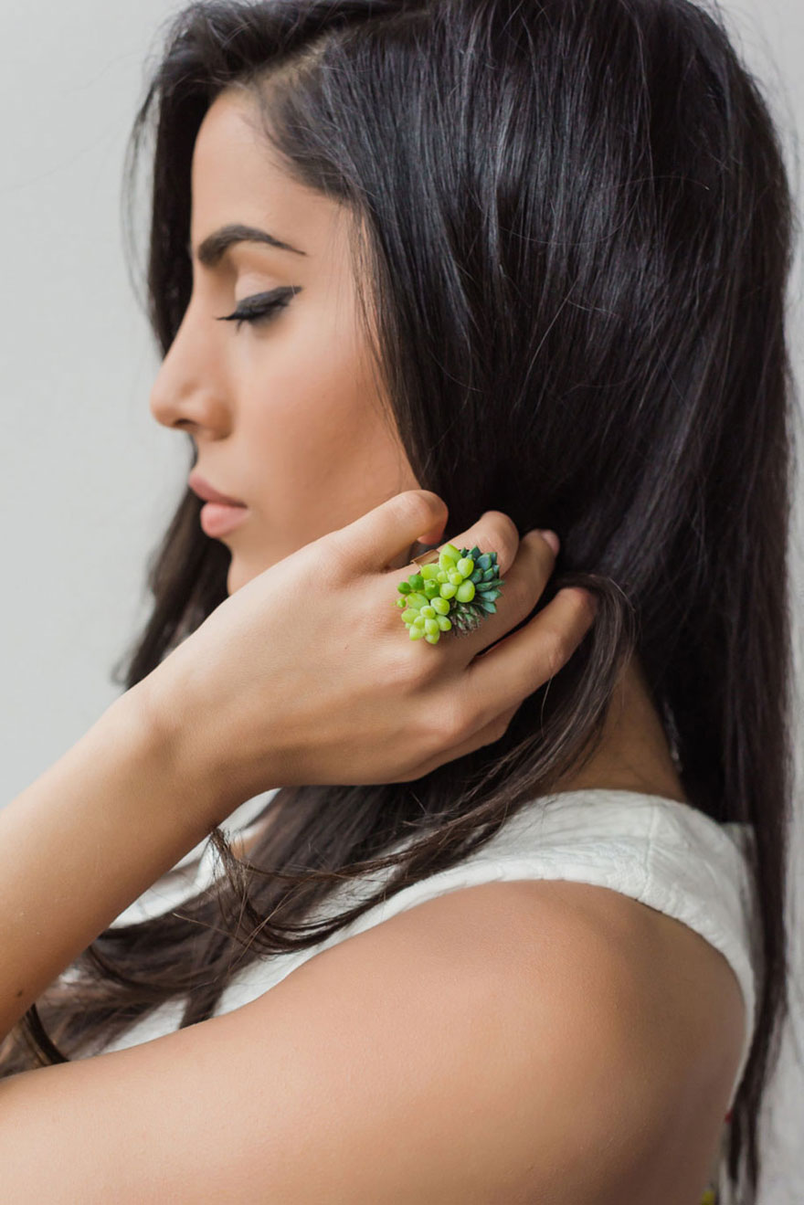 Living Jewelry That Grows While You Wear It