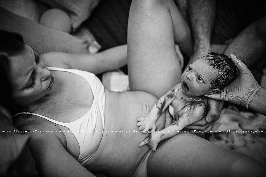 10+ Powerful Photos Showing What’s It Like To Be A Mom From The 2016 Birth Photography Competition