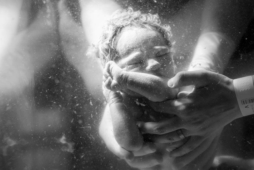 10+ Powerful Photos Showing What’s It Like To Be A Mom From The 2016 Birth Photography Competition