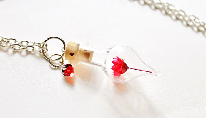Terrarium Necklaces That Let You Carry A Tiny Piece Of Nature With You