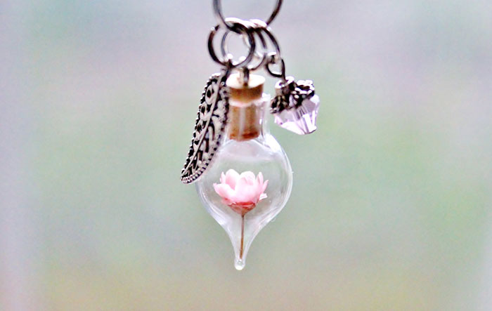 Terrarium Necklaces That Let You Carry A Tiny Piece Of Nature With You