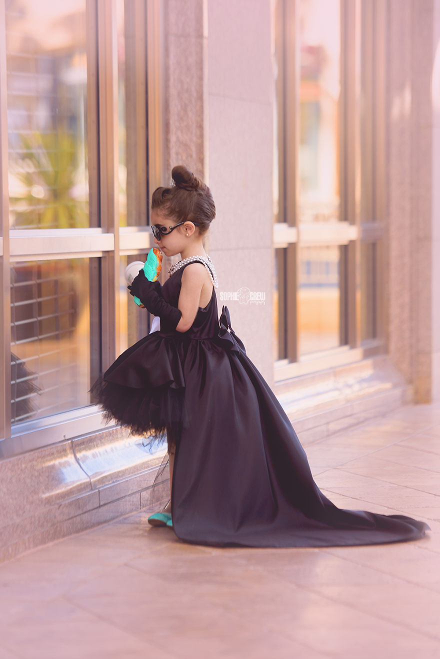 We Set Up A 'breakfast At Tiffany's' Inspired Photoshoot For A 5-year-old