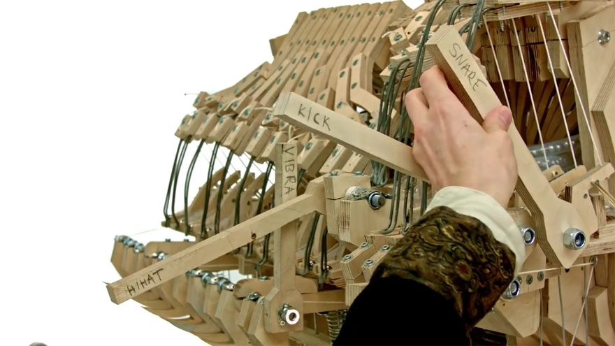 This Crazy New Instrument Uses 2000 Marbles To Make Music