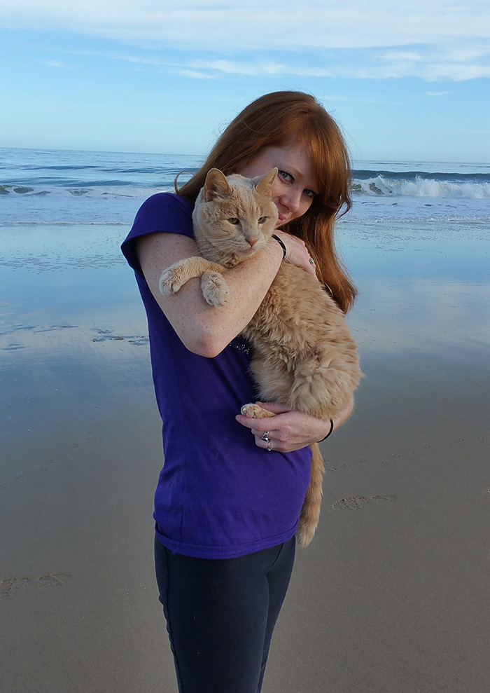 21-year-old-cat-adopted-kidney-failure-tumor-tigger-adriene-buisch-32