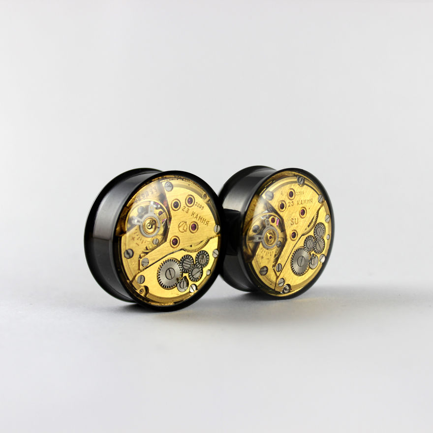 I Made Ear Plugs From Old Watches And Bring Back Them To Life As A Steampunk Jewelry