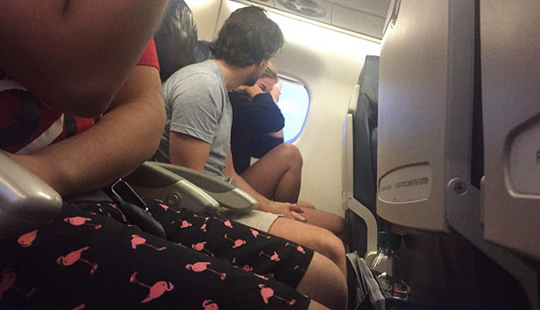 This Guy On The Plane Just Broke Up With His Girlfriend And She's Sobbing