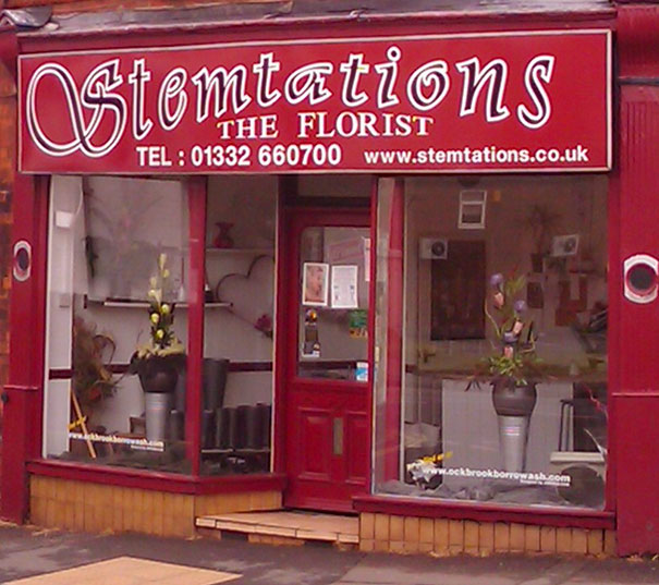 Flower shop sign ‘Stemtations’