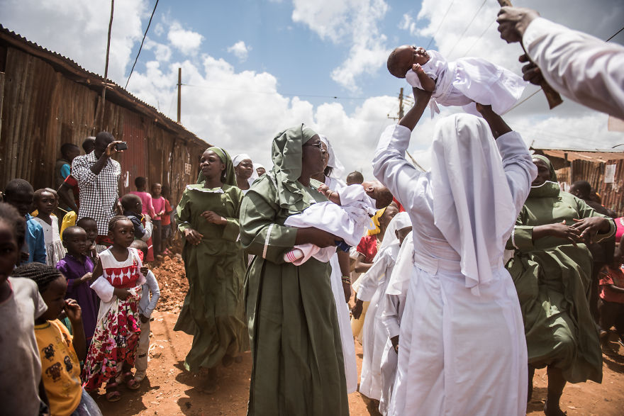 I Photographed Onywole, A Newborn Celebration In Kibera