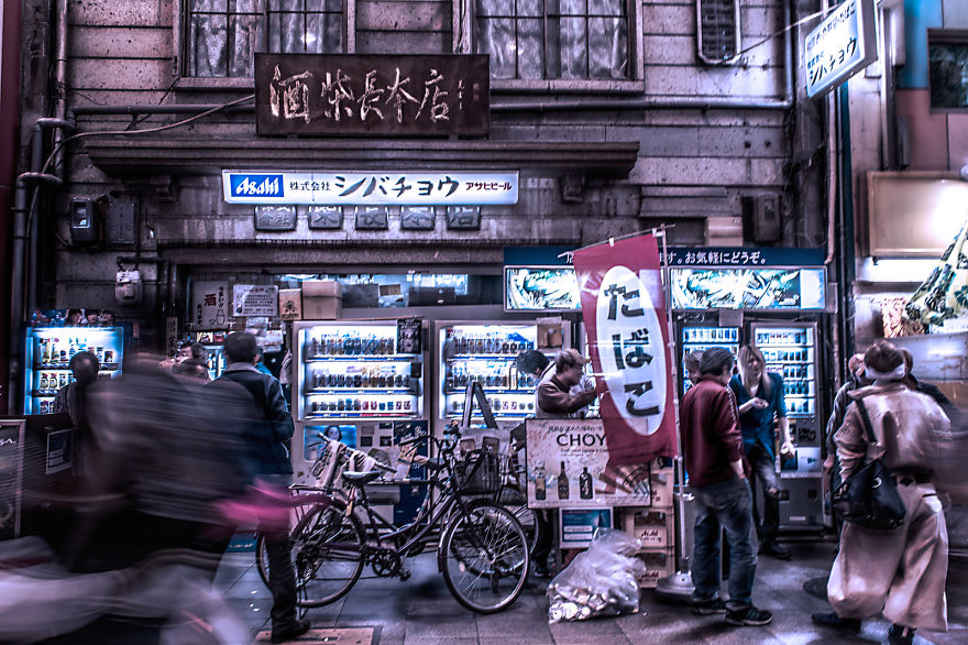I Photographed Osaka's Street Life