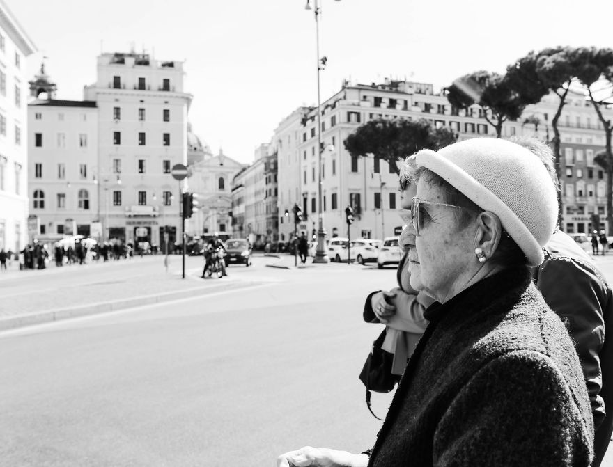 I Photographed The People Of Rome In Black And White