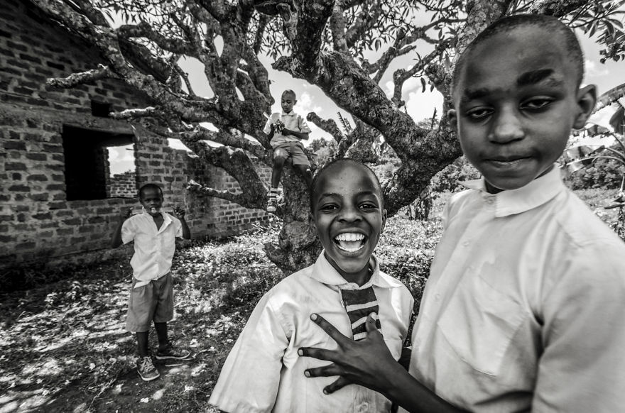 I Spent A Month Documenting Everyday Lives Of Tanzanian Children While Building A Library For Them