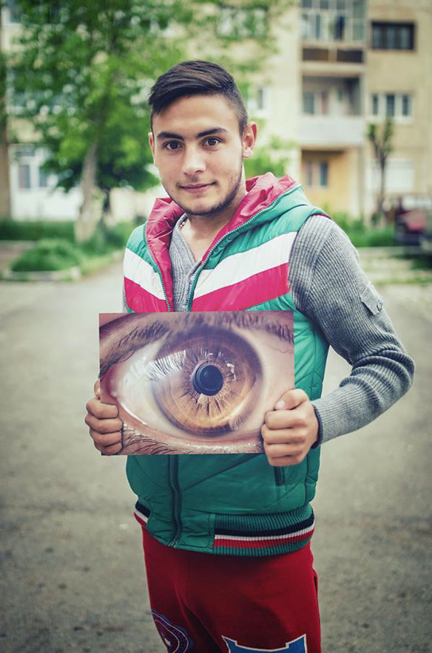 Look Into My Eyes: I Photograph Unique Patterns Of People's Eyes