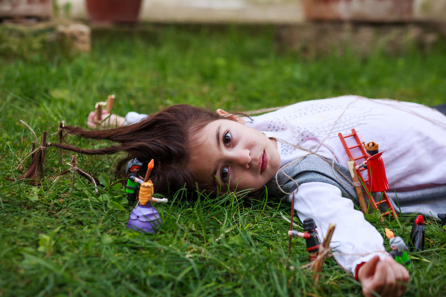 Mom Takes Pictures Of Daughter Posing As Fictional Characters She Loves (Part 2)