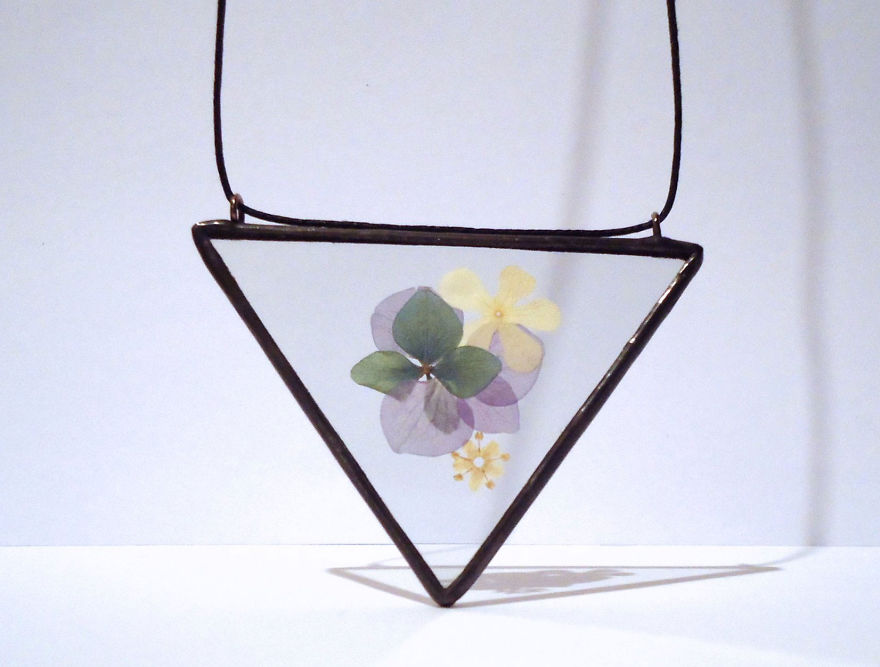 Nature-Inspired Accessories With Real Flowers Inside