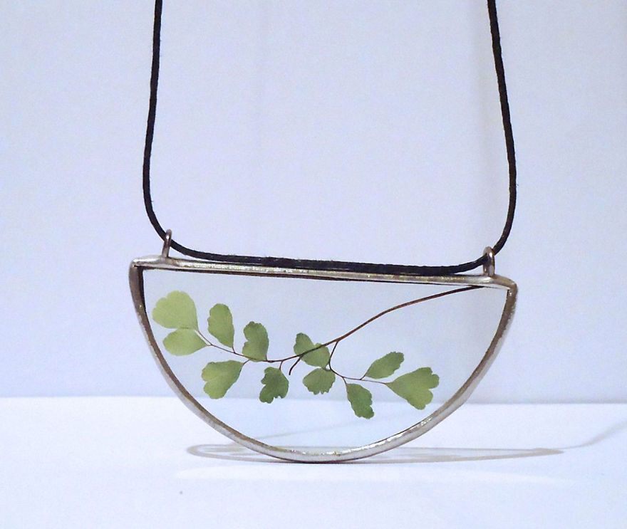 Nature-Inspired Accessories With Real Flowers Inside