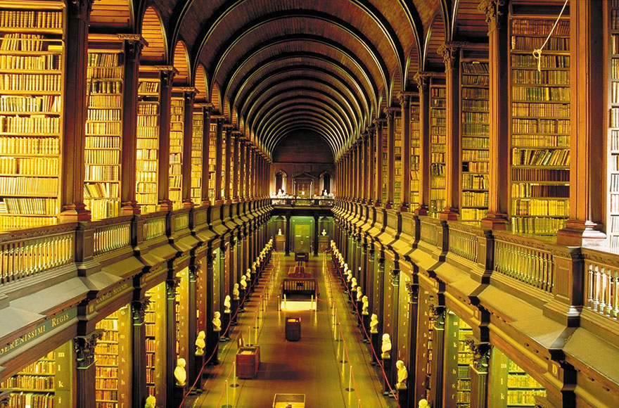 This 300-Year-Old Library Chamber In Dublin Has 200,000+ Books