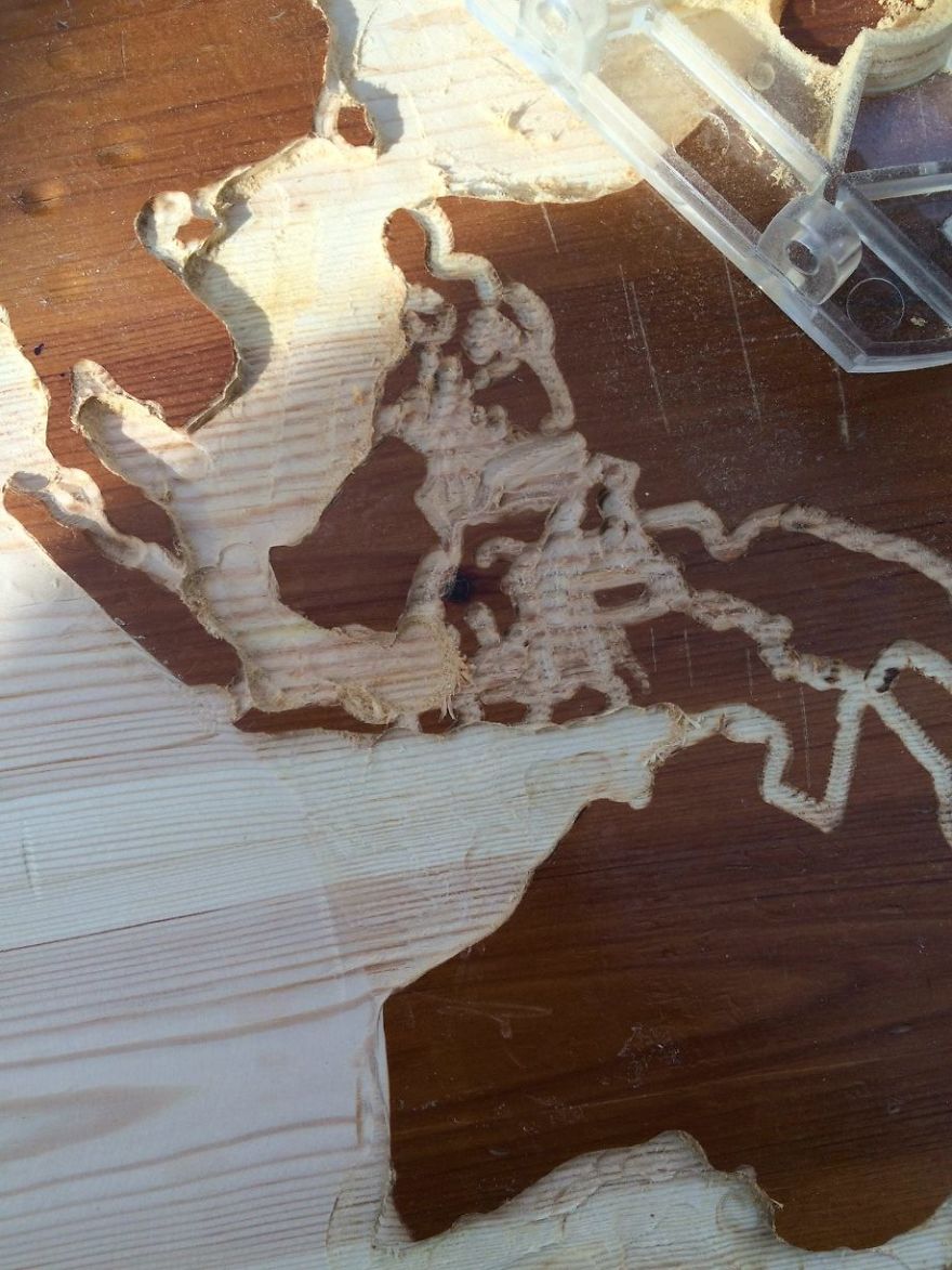 I Turned My Old Coffee Table In A Glow-In-The-Dark Epoxy Map Of The World