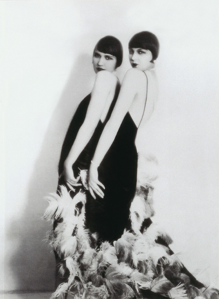 Flapper Fashion At The Beginning Of 1920s