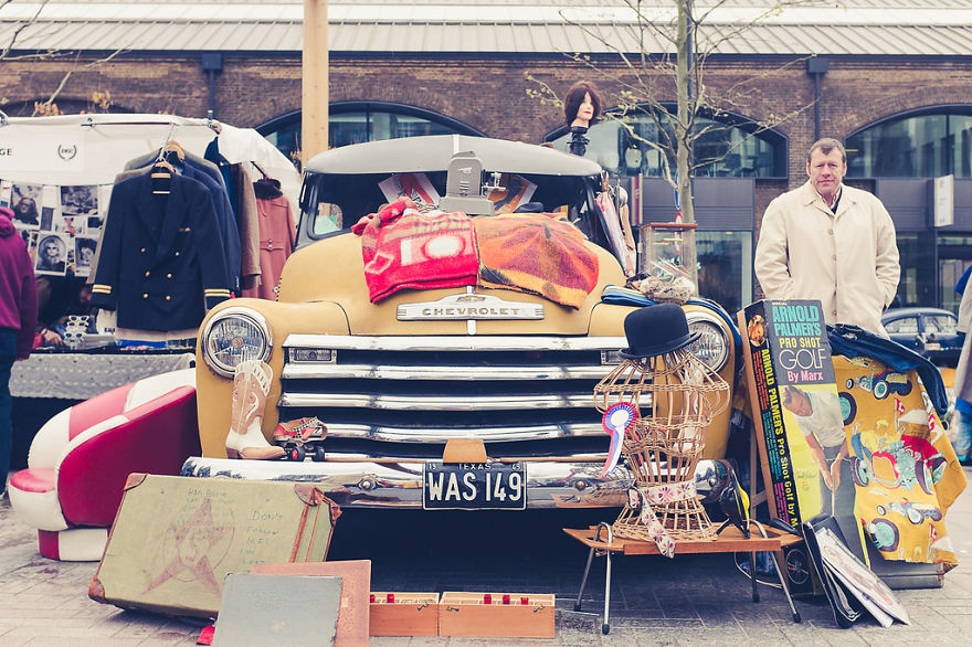 I Captured 50's Vibe At The Vintage Classic Car Boot Sale In Kings Cross