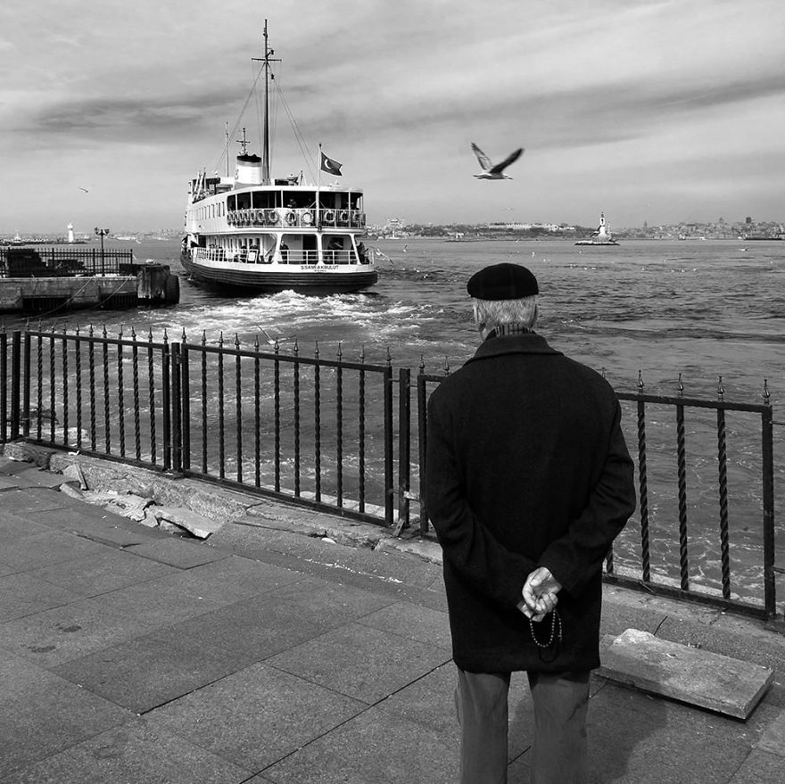 I Photograph The Constantly Changing Street Life Of Istanbul