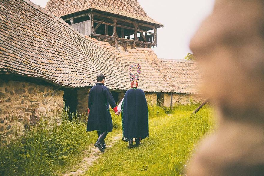 Amazing Pictures From A Romanian Traditional Wedding