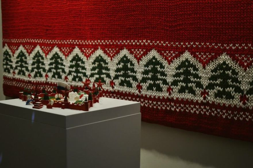 Siberian Artist Knitted With Giant Needles Portraits Of Freud, Gagarin And Putin