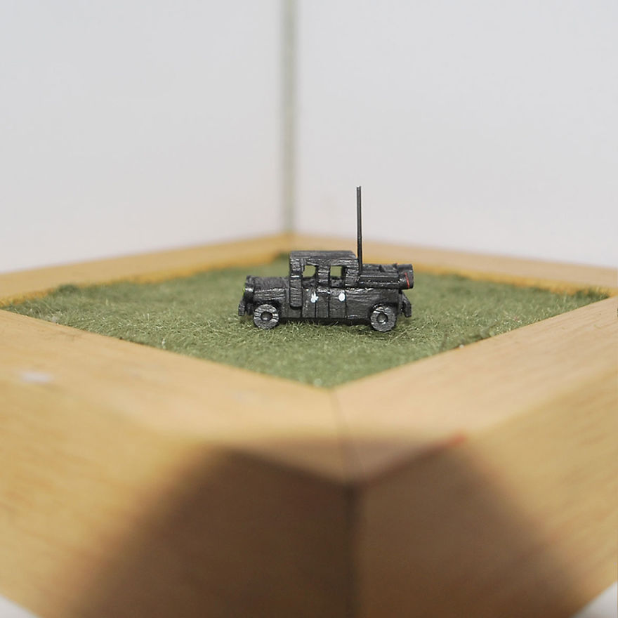 I Make Miniature Military Humvee Sculptures Out Of Graphite