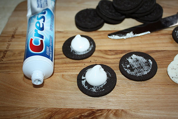 Replace Oreo Cream With Toothpaste (Make Sure The Toothpaste Is Non-Toxic)