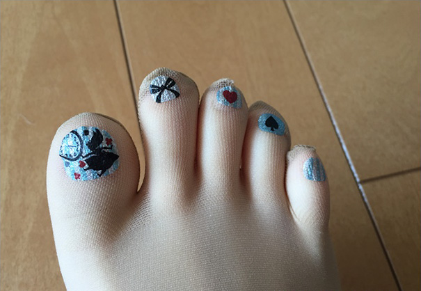 https://static.boredpanda.com/blog/wp-content/uploads/2016/04/toe-nail-art-polish-stockings-japan-22.jpg