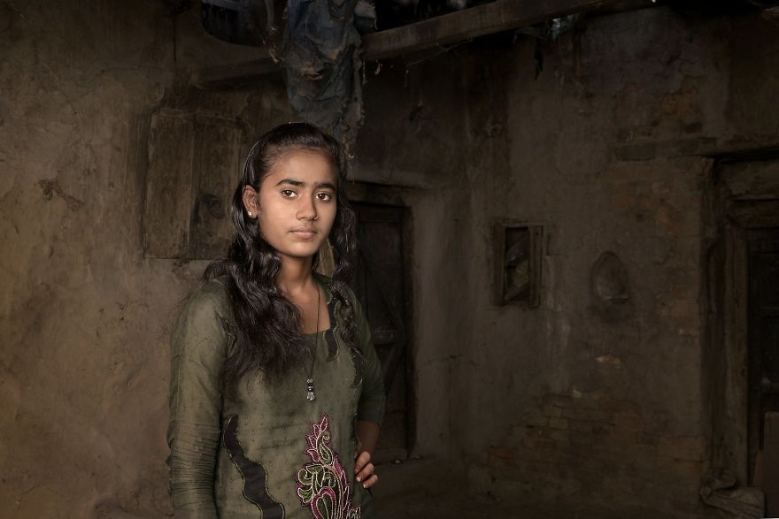 I Spent 1 Month In Villages Of Uttar Pradesh, India And Shoot Allure Of Rural Girls.