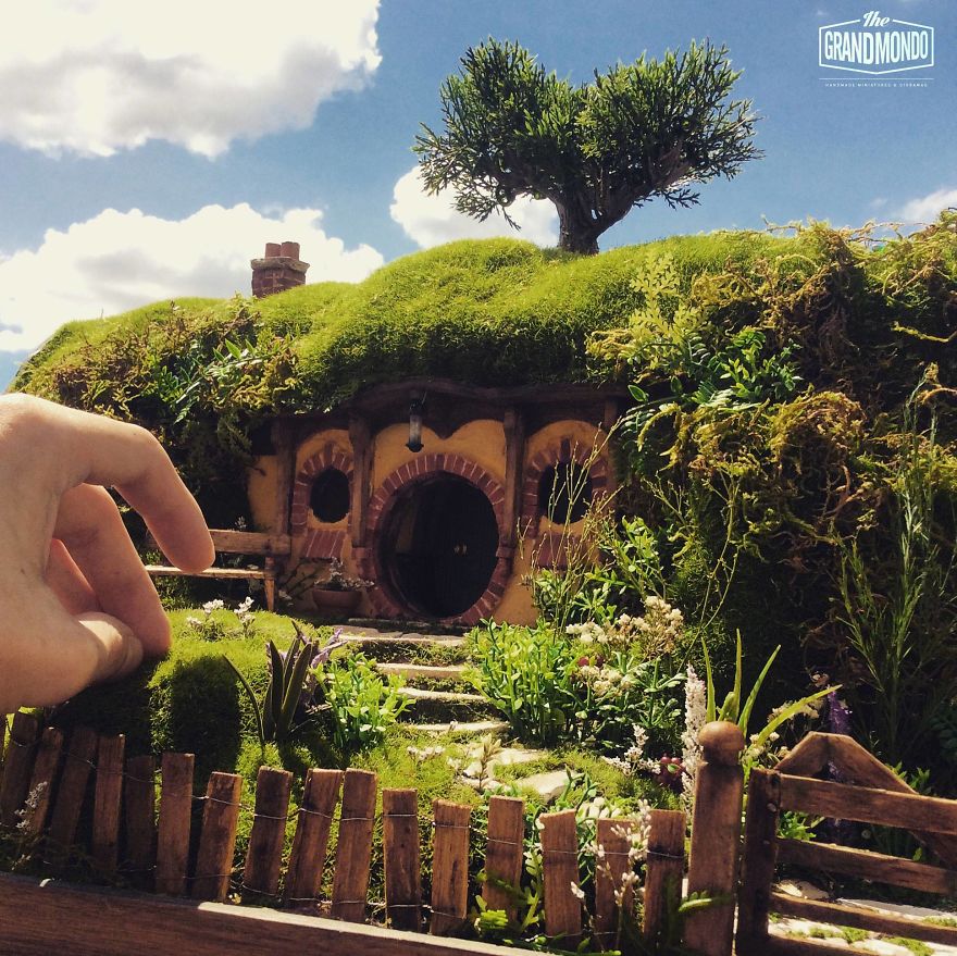 I Make Realistic Hand-Crafted Miniatures And Tiny Worlds In Dioramas