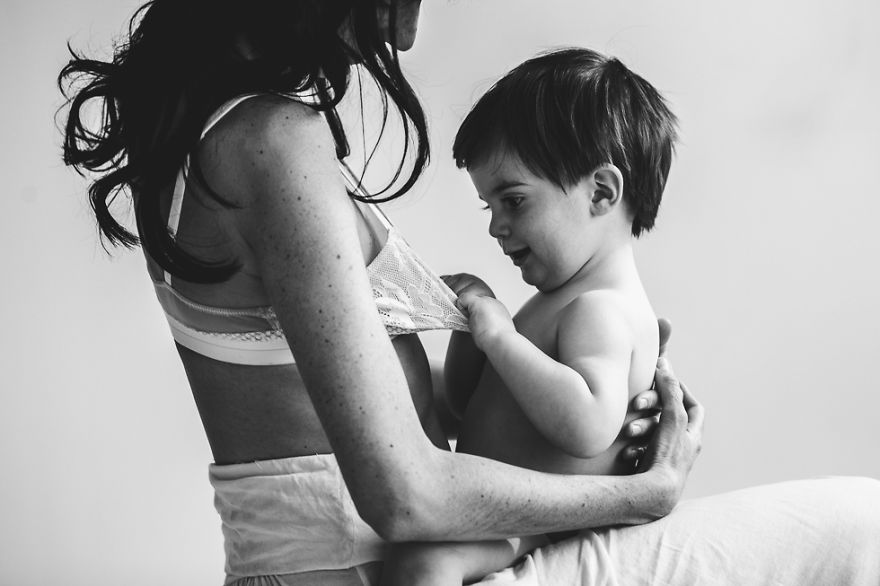 I Photograph Breastfeeding Moms To Show That It Shouldn't Be Taboo