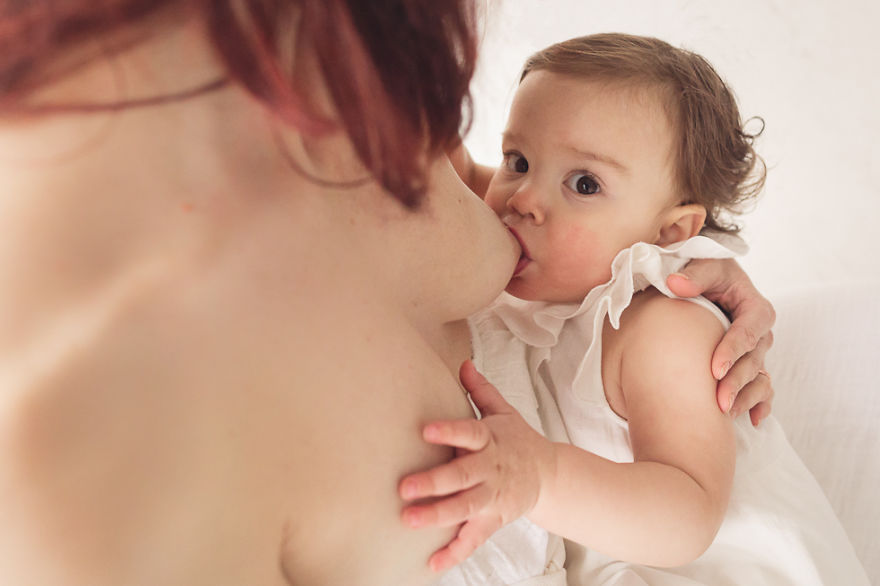 Breast Feeding Pictures 26