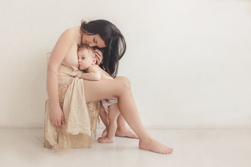 I Photograph Breastfeeding Moms To Show That It Shouldn't Be Taboo