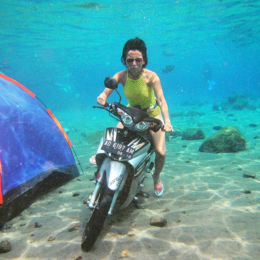 Go Down With Your Motorcycle In This Pool Go Down With Your Motorcycle In This Pool