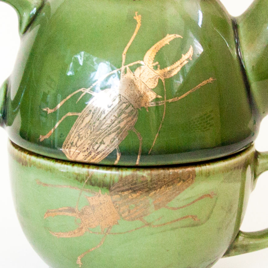I Add 22 Carat Gold Insects To Vintage Pottery To Bring Them Back To Life