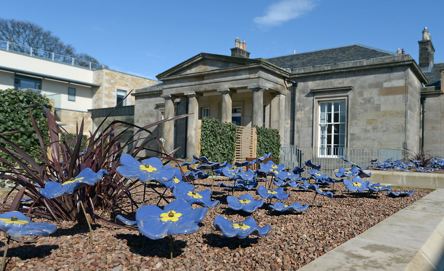 People 'Plant' Ceramic Flowers At Edinburgh Hospice In Memory Of Their Loved Ones