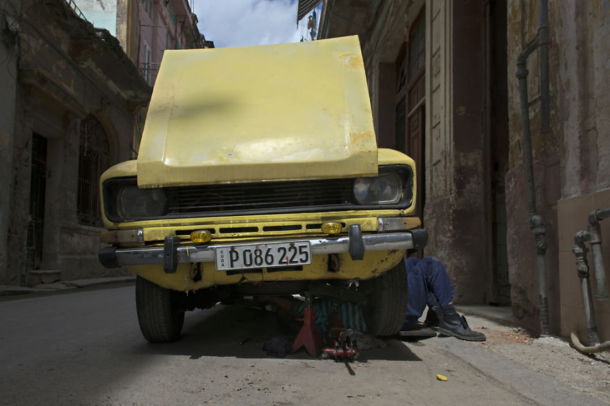 My Photo Story About Car Reparation In The Streets Of Havana