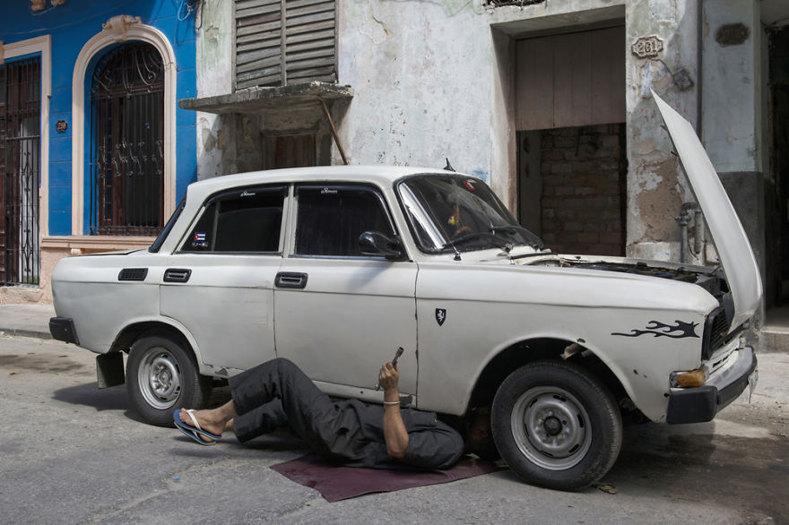 My Photo Story About Car Reparation In The Streets Of Havana