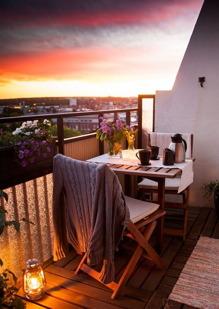 Cozy Balcony For Sunset Viewings