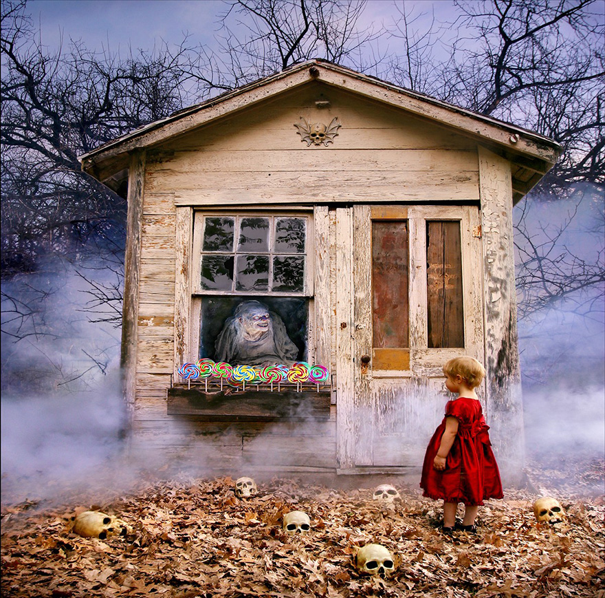 Photographer Dad Creates Horror Photos Together With His Daughters