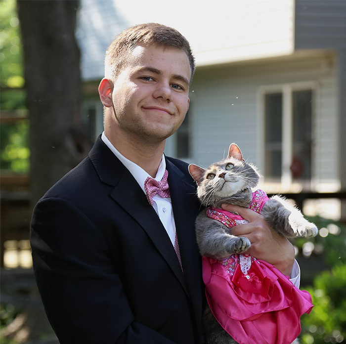 Guy Couldn’t Find A Date For Prom So He Took His Cat Instead