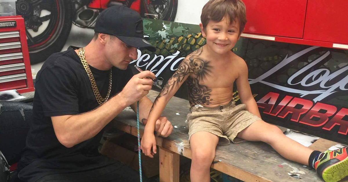 Artist Gives Sick Kids Awesome Tattoos To Make Life In Hospital More Fun |  Bored Panda