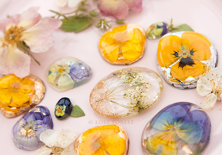 I Handpick Flowers From Irish Woodlands To Transform Them Into Beautiful Jewelry Pieces