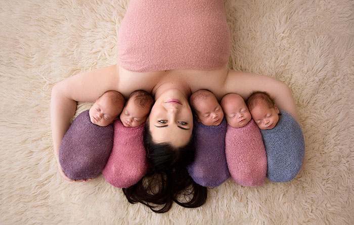 Mom Gives Birth To Quintuplets, Has The Most Adorable Photoshoot