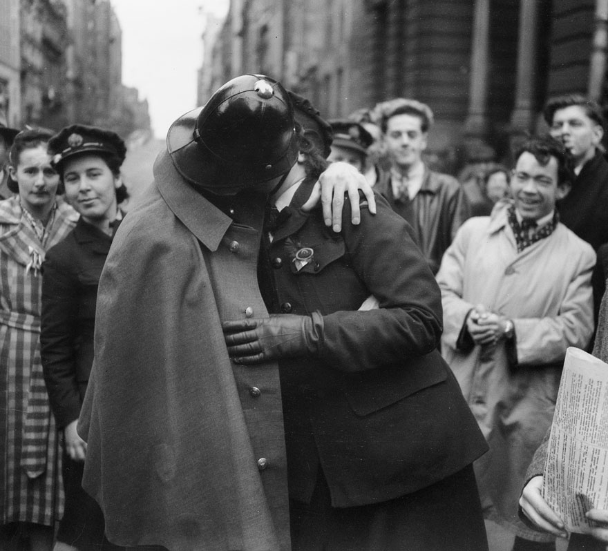 A Victory Kiss, 1945